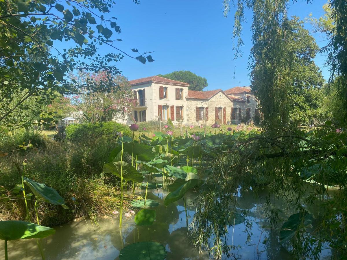 Domaine De Baise Bed and Breakfast Feugarolles Exteriör bild